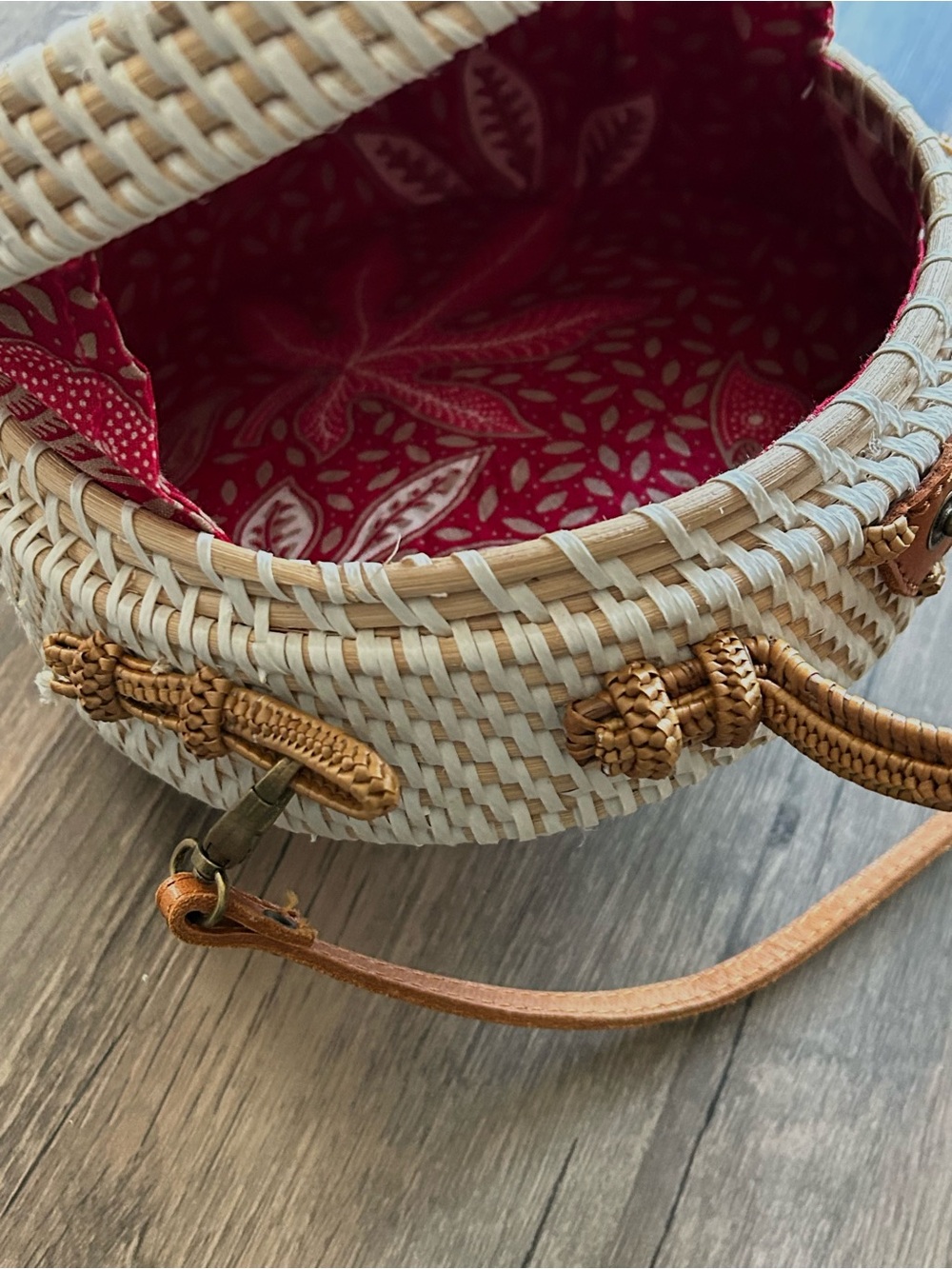 Round Woven Straw Crossbody Bag with Tan Trim - Picture 3 of 4
